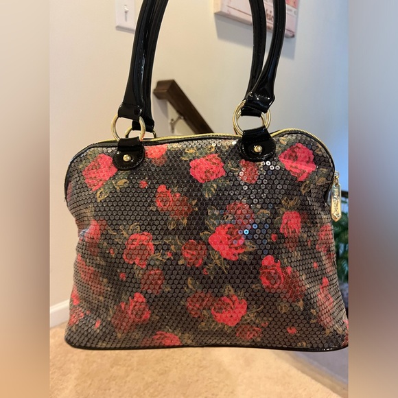 Betsy Johnson Sequined bag! Perfect for the winter Season! EXCELLENT Condition! - Picture 3 of 7